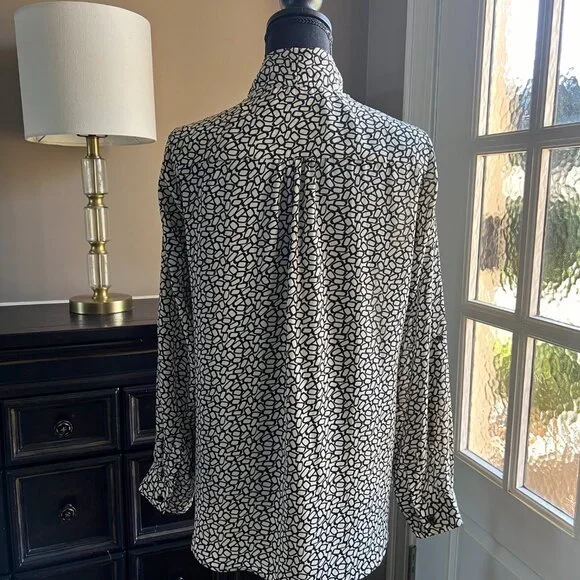 Nordstroms Pleione tan and black faux wrap blouse Women Size M - 0288 - Picture 7 of 8